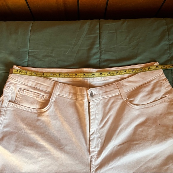 Jones New York Women's Straight Leg Jeans - Cream - Picture 3 of 12